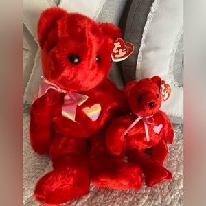♥️ RETIRED. Ty Beanie Buddy LARGE “Kiss-e” Bear & Ty Beanie Baby “Kiss-e” Bear.
